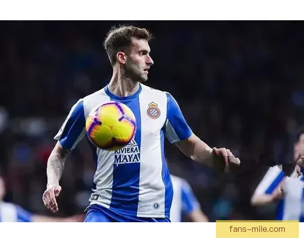 孙兴慜更衣室激情演讲激励队友迎战展现领袖魅力